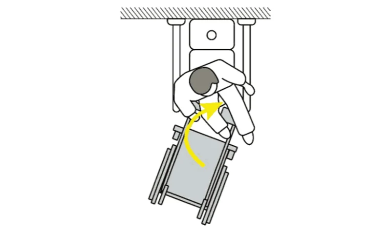Пересадка с кресла-коляски на унитаз с кратковременным опиранием на ноги